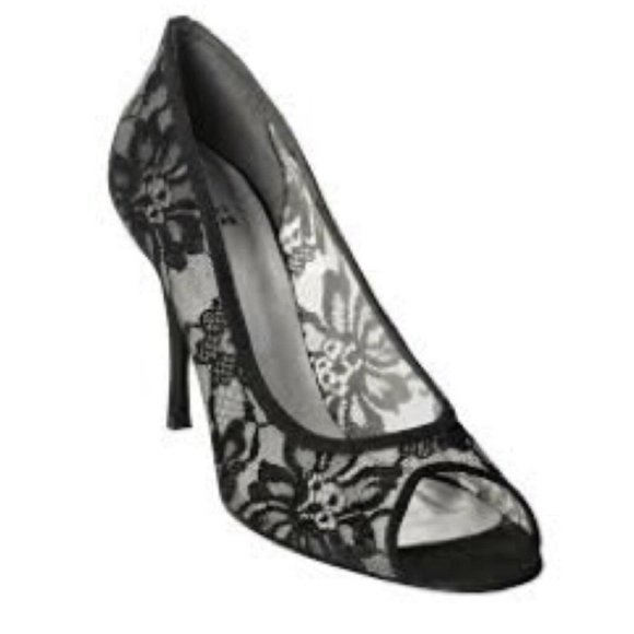 Stuart Weitzman Lingerie Black Guipure Lace Peeptoe Heels - Size 9M - Picture 2 of 2